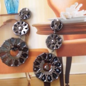 HP👏🎉🎉FAUX FAB & FLIRTY Navy Bling Clip earrings